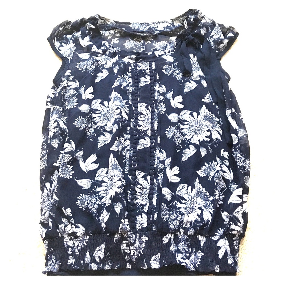 3 for $15!! NEW Blue Flower print top with tie bow, XS